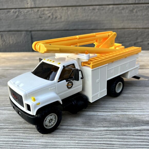 11" DG PRODUCTIONS -1995-1-1 Oregon Trail Electric Co-op Utility Bucket Truck - Picture 4 of 16